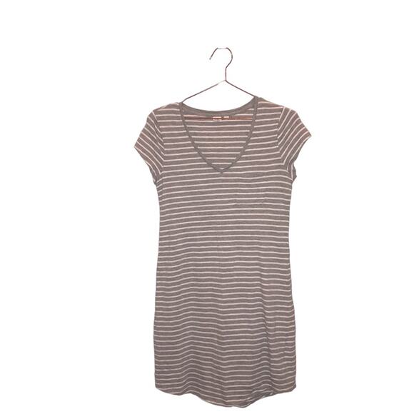 Gap T-shirt striped gray  Dress size medium - Picture 1 of 5